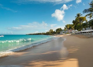 On the Beach: a Luxury Retreat’s Stylish Transformation