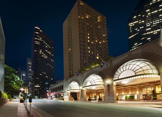 Exploring the Arts District in Downtown Dallas