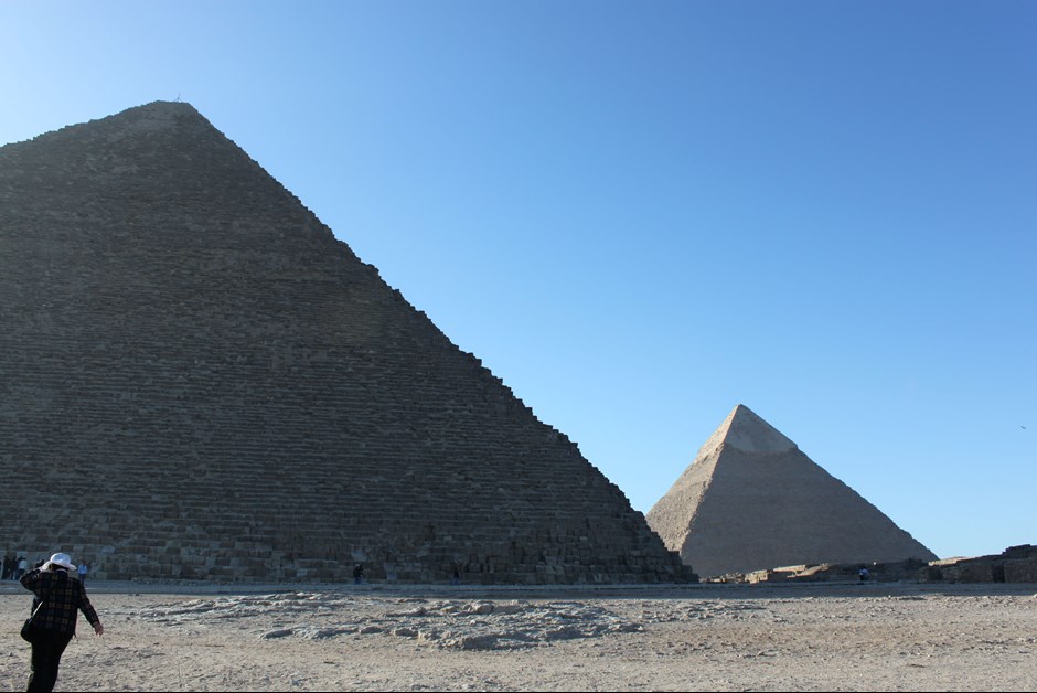 Pyramids of Giza, Egypt-2.jpg
