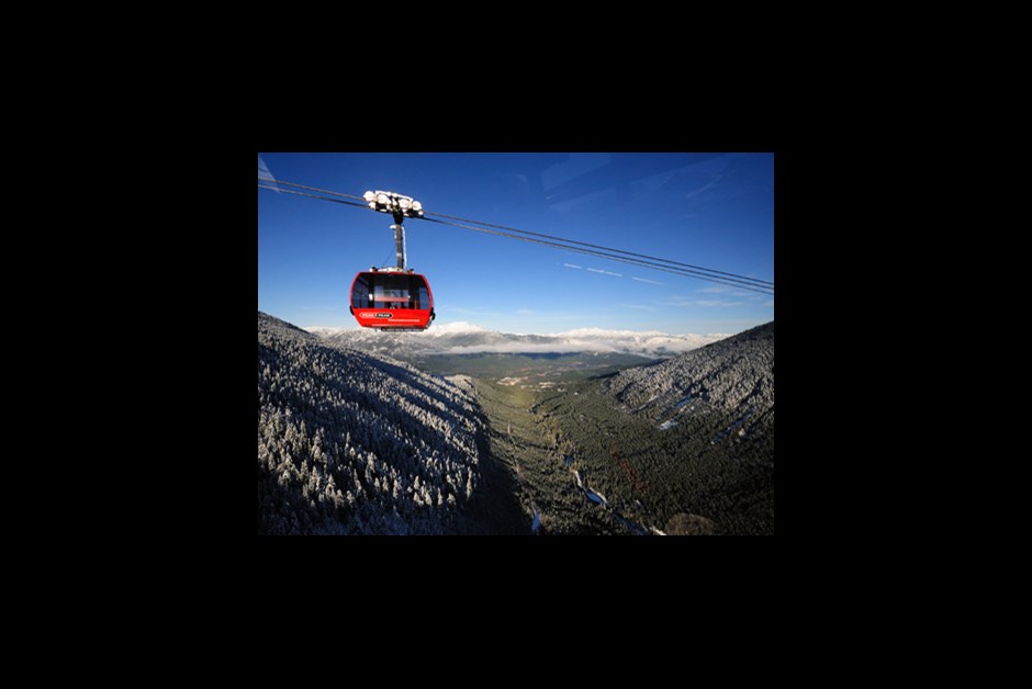 Span the distance between Whistler and Blackcomb Mountains on the Peak 2 Peak Gondola. Photo: Touris