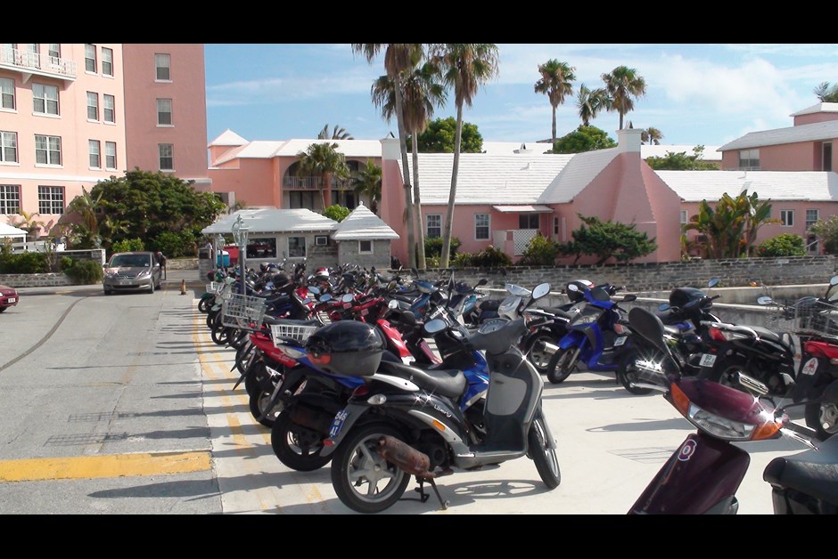 I Survived Driving a motorcyle in Bermuda 2