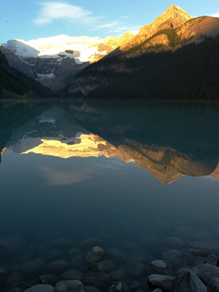 The moring of Lake Lousie