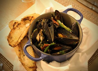 Spicy Steamed Manila Clams