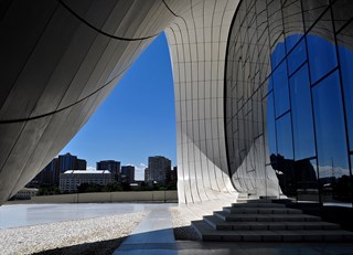 Heydar Aliyev Cultural Center - A vision of serenity