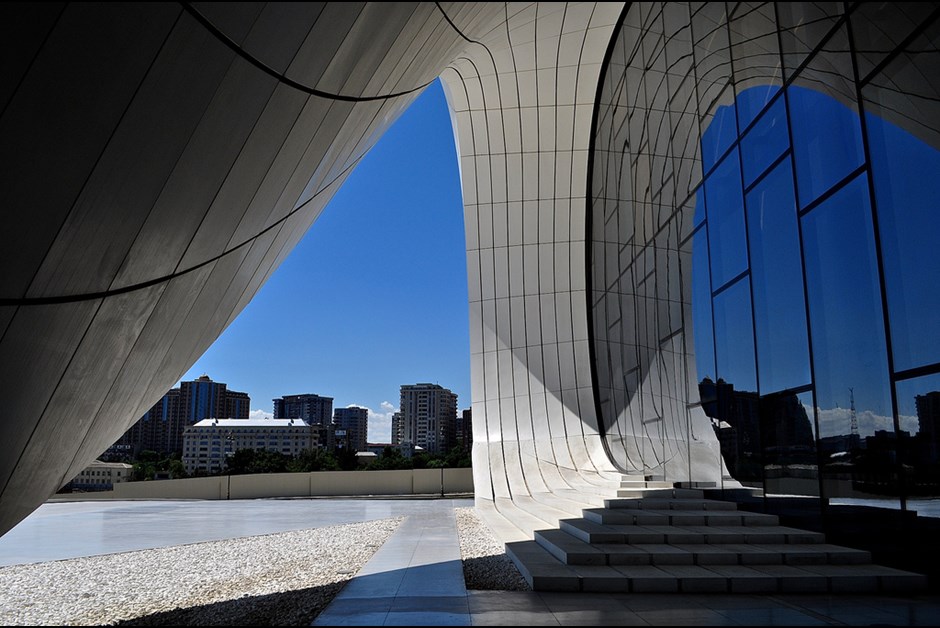 Heydar Aliyev Cultural Center - A vision of serenity