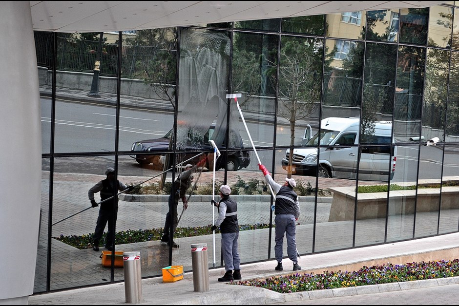 Cleaning the windows ground level