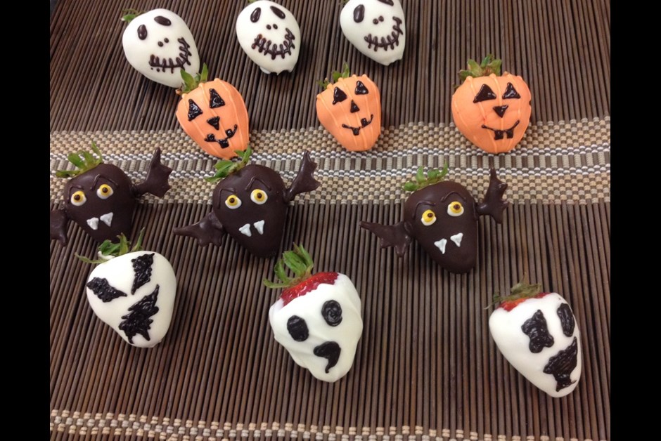 Spooky Chocolate Covered Strawberries
