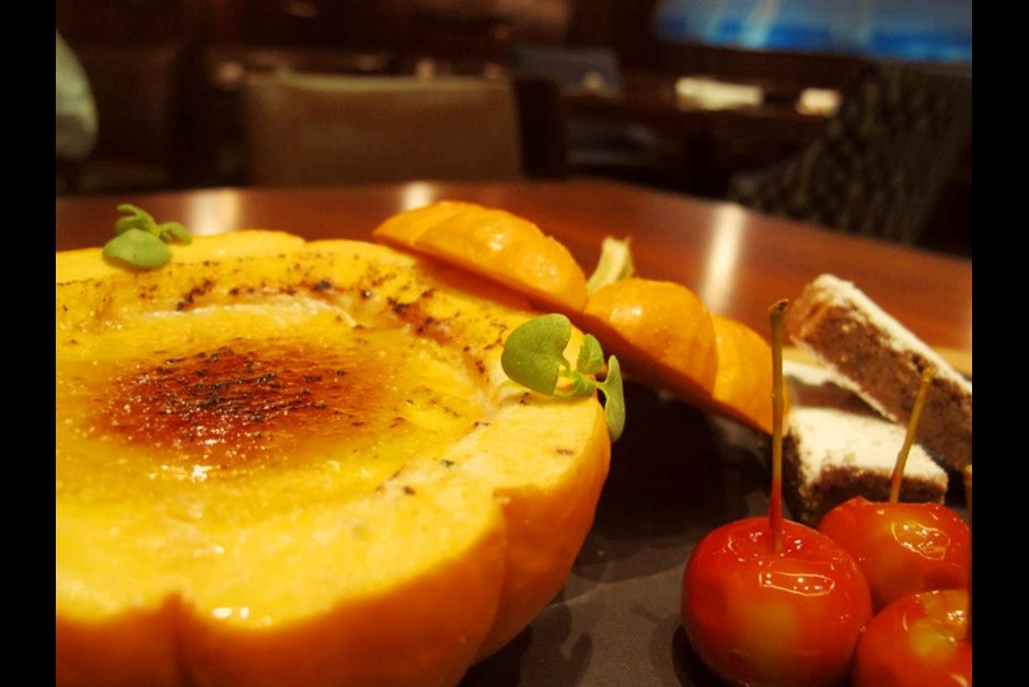Pumpkin Pie Creme Brulee with Spiced Cookies & Forbidden Baby Candy Apples