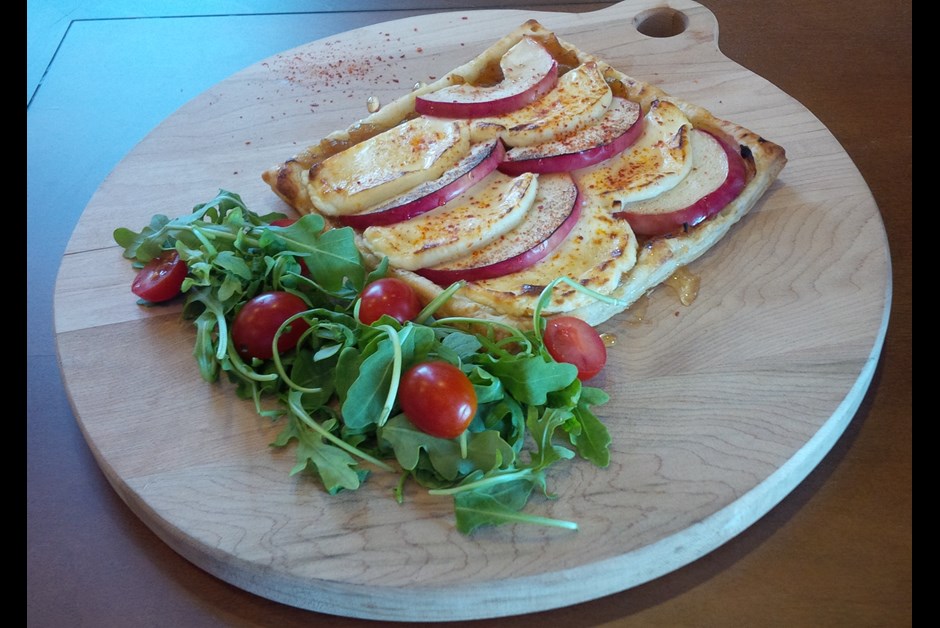 Goat cheese and apple tart