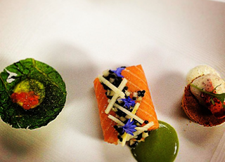 Maple & Champagne flavored salmon with Granny Smith apples