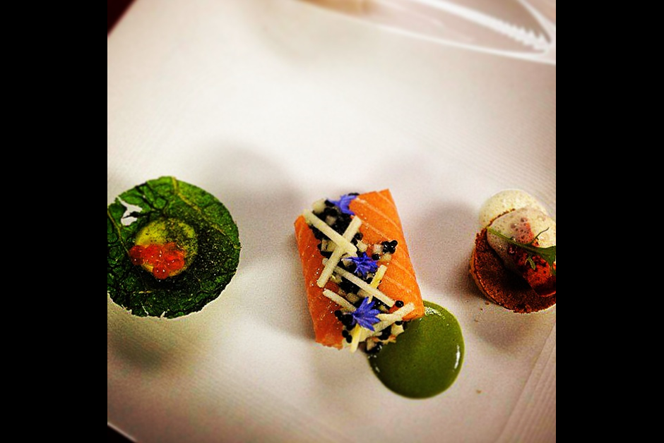 Maple & Champagne flavored salmon with Granny Smith apples