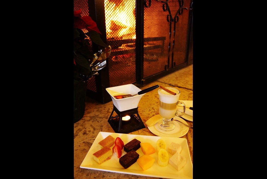 Emerald Lounge Winter Warmer & Baileys Milk Chocolate Fondue