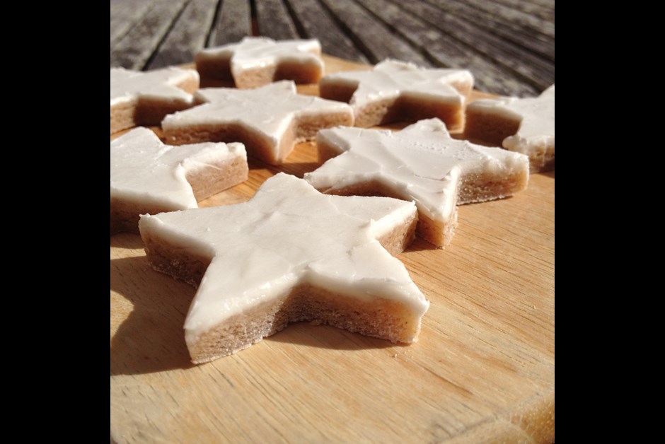 Cinnamon Star Cookie with Royal Icing