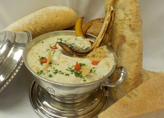 Corn chowder &amp; crab quenelle 