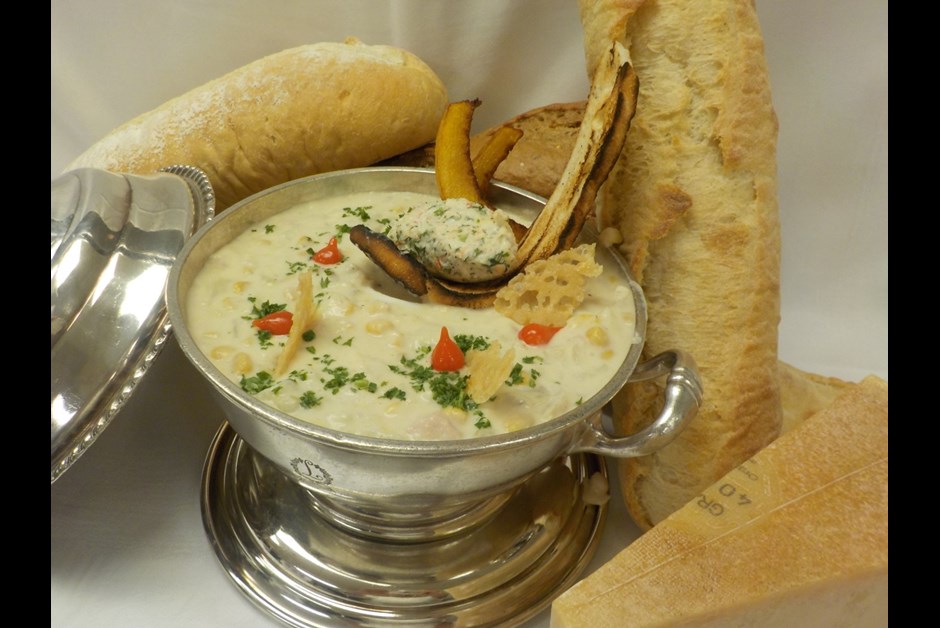 Corn chowder & crab quenelle