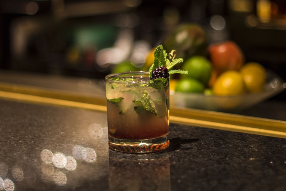 Earth hour signature cocktail: l'Aurore