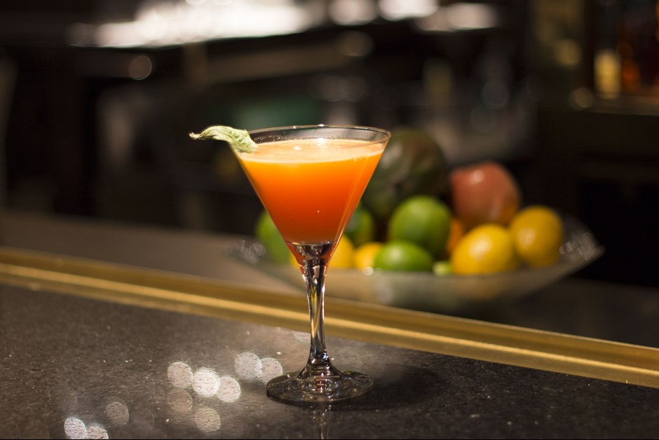 Earth hour signature cocktail: l'Aube