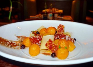 Golden beets &amp; sausage salad &#224; la Charlevoix