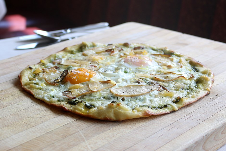 Ramp & Mushroom White Pizza