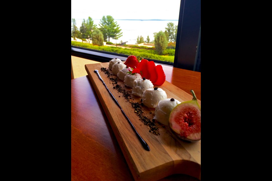 "The Canadienne" cow vanilla peppercorn ice cream