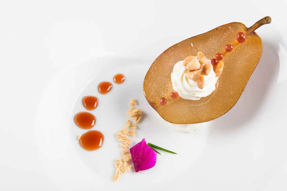 Goat cheese and pine nuts Pears