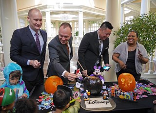 Fairmont Colleagues&#39; Pumpkin Carving Contest