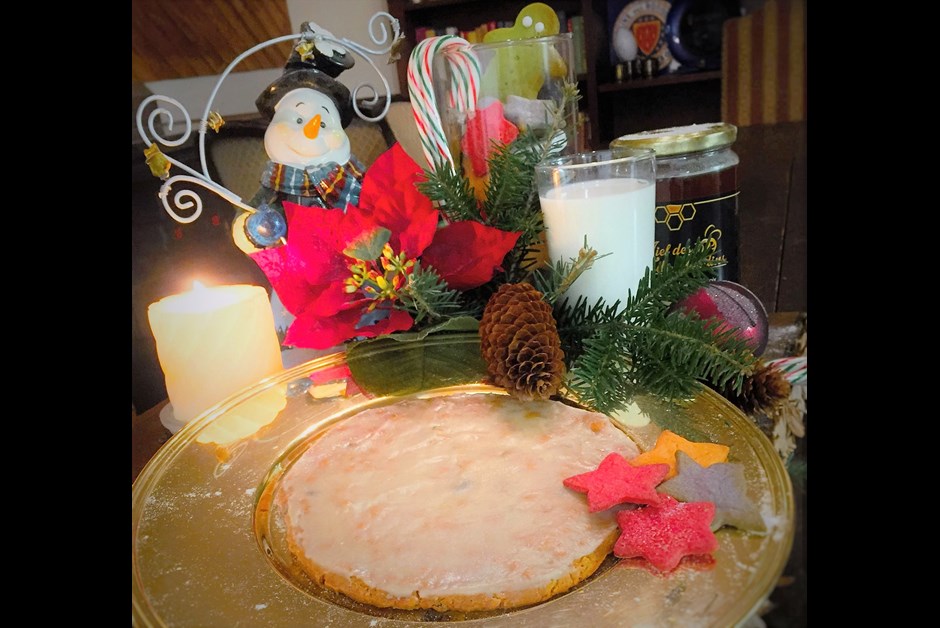Honey glazed oats and raisin Christmas Cookie
