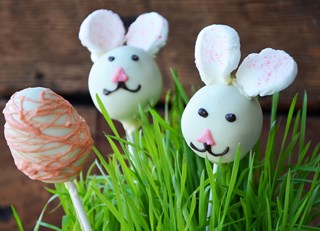 Lemon Cake Pops - perfect for Easter!