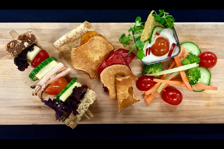 Turkey brochette sandwich, tzatziki sauce dip with oven-cooked vegetable chips