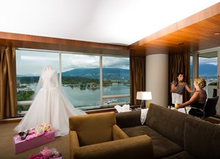 Deborah & Graham's Elegant Fairmont Pacifc Rim Wedding