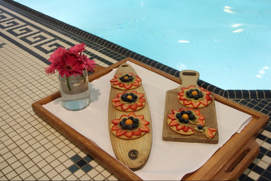 Palliser Poolside Fruit Pizza