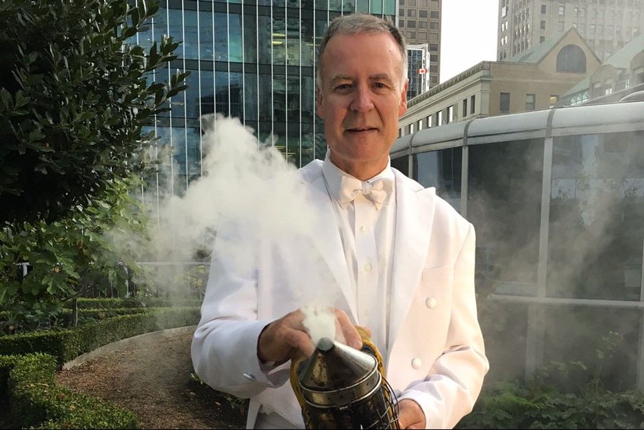 THE LAST OF THE SUMMER BEES ~ THE BUZZ ON FAIRMONT BEES WITH BEE BUTLER MICHAEL KING