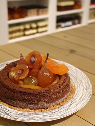 Spiced chocolate ring cake with candied fruits