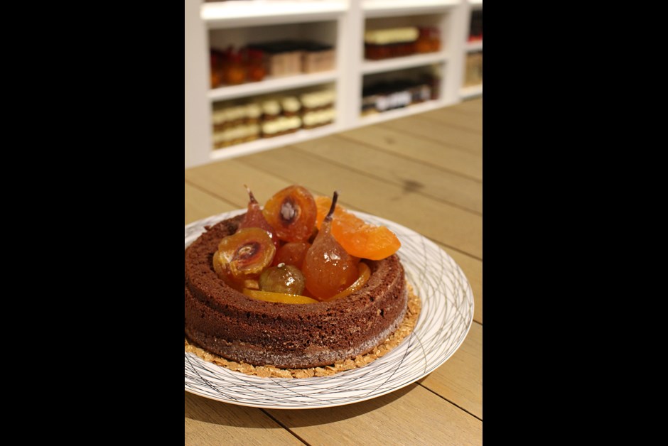 Spiced chocolate ring cake with candied fruits
